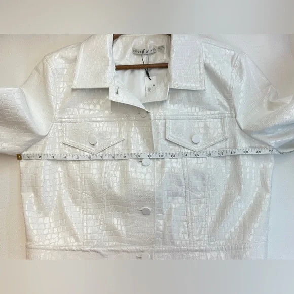 Alice + Olivia Chloe White Croc-Effect Faux Leather Crop Jacket Size XL NWT - Picture 12 of 16